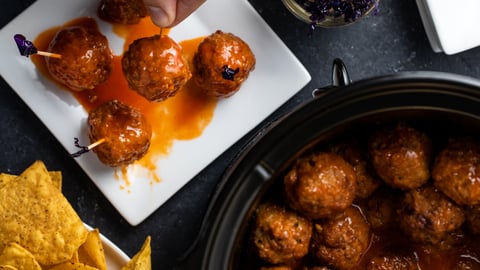 BOULETTES DE VIANDE PIQUANTES AU MIEL À LA MIJOTEUSE