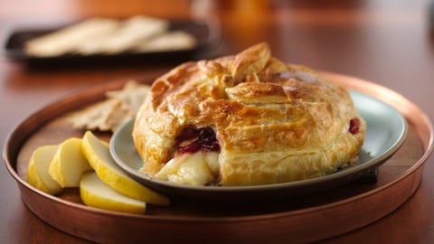 Brie en Pâte avec Sauce aux Canneberges