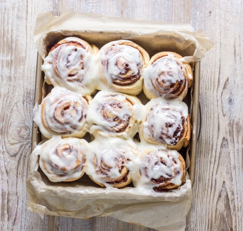 Brioches à la Cannelle Glacées au Fromage à la Crème