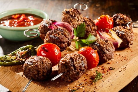 Brochettes de Boulettes de Viande aux Tomates Cerises