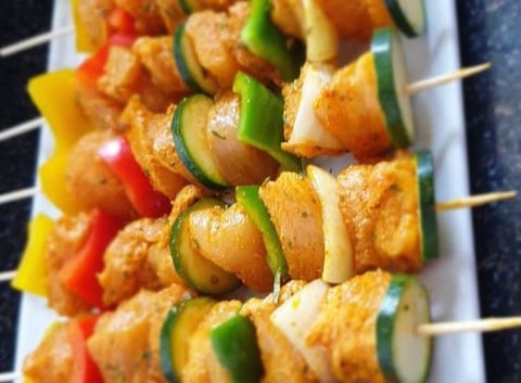 Brochettes de Poulet et de Légumes Marinées au Quatre-Épices