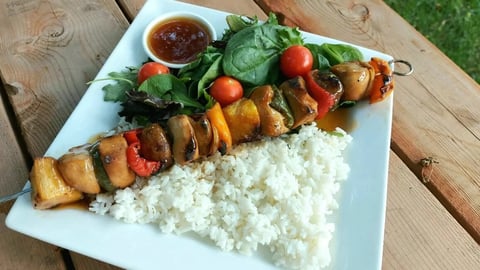 Brochettes de Poulet Sauce à l'Ananas