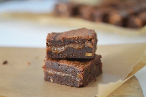Brownie Fourré Caramel au Beurre Salé {sans gluten}