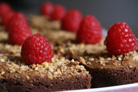 Brownies Chapeauté au Pralin & sa Framboise {Sans gluten}