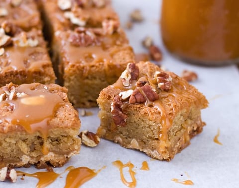 BROWNIES DE CHOCOLAT BLANC AU PRALINE DE MARRONNIER