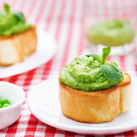Bruschetta à la Mousse de Petits Pois à la Menthe