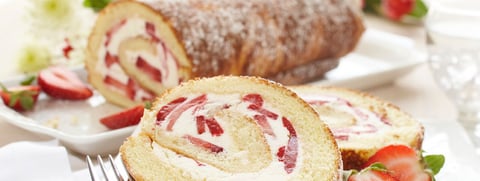 BÛCHE À LA CRÈME ET AUX FRAISES