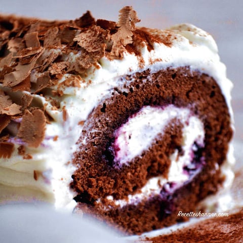 Bûche Façon Forêt Noire (biscuit roulé)