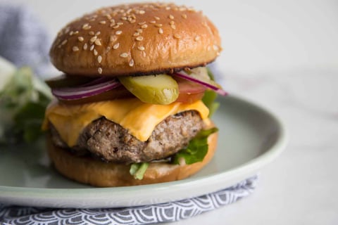 BURGER AU BOURSIN JUTEUX À SOUHAIT