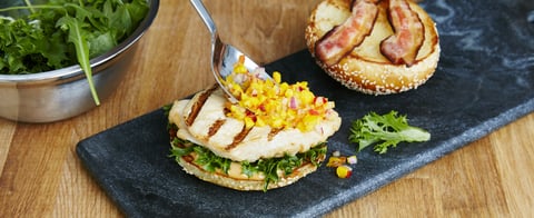 Burger de Poulet Californien et Salsa à la Pêche