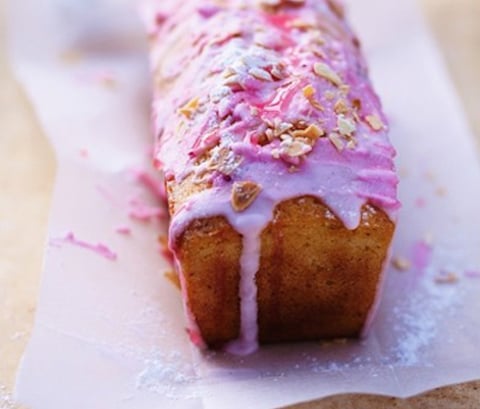 Cake au Yaourt Glaçage Rose