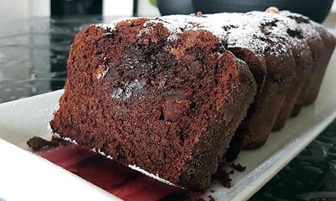 Cake Moelleux au Chocolat et Noisettes entières Fourré au Nutella Chaud