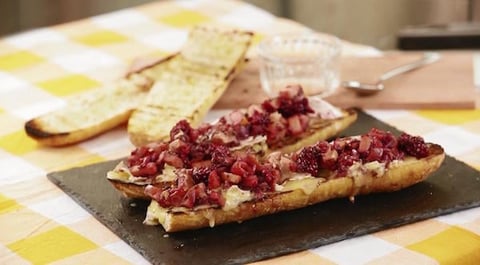 CAMEMBERT SUR PLANCHE DE CÈDRE