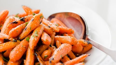 CAROTTES À LA MOUTARDE DE DIJON ET À L'ERABLE