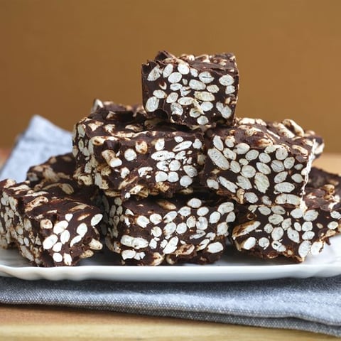 Carrés Croustillants au Chocolat au Lait et Praliné