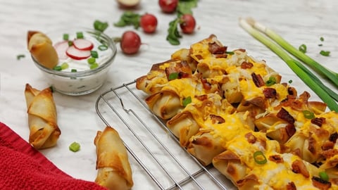 CES ROULEAUX IMPÉRIAUX FARCIS AU STEAK DE BACON