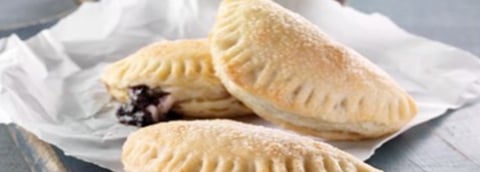 CHAUSSONS AUX BLEUETS ET AU FROMAGE À LA CRÈME