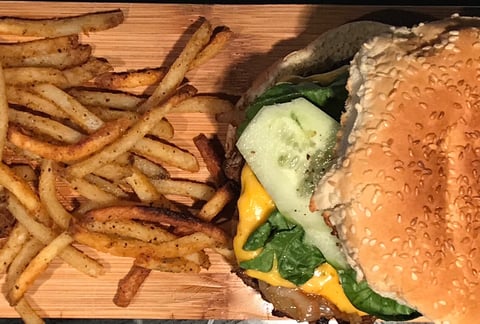 Cheeseburger et Frites