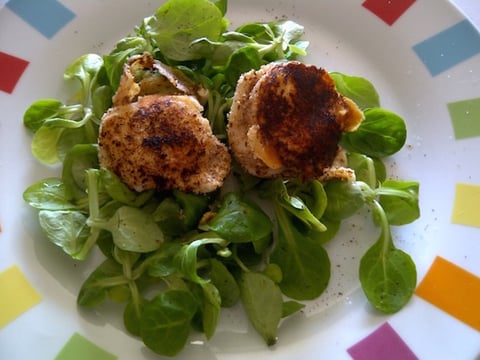 CHÈVRE CHAUD PANÉ AUX NOISETTES