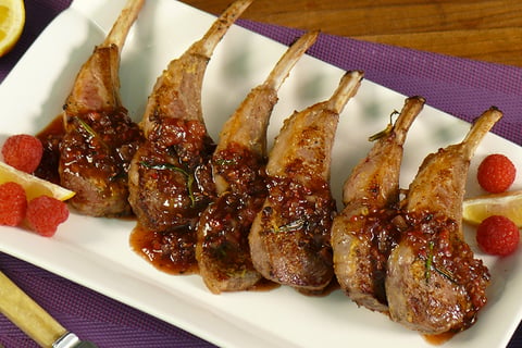 Côtelettes D'agneau Grillées et Sauce à la Moutarde, Érable et Framboise