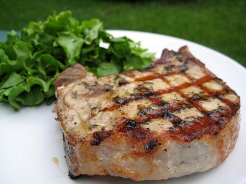 CÔTELETTES DE PORC À LA SAUGE