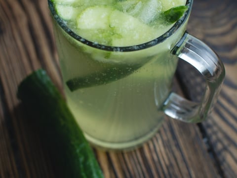 Concombre et Lime, un Duo Parfait pour « jazzer » votre Eau!