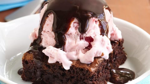 Coupes Glacées aux Brownies Suprêmes