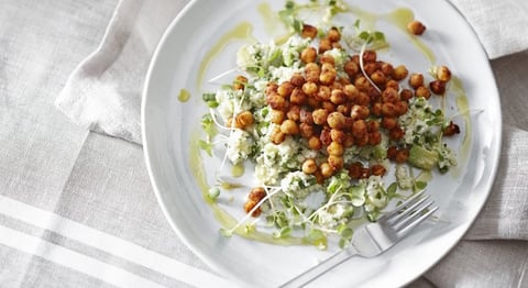 COUSCOUS DE CHOU-FLEUR ET POIS CHICHES ÉPICÉS