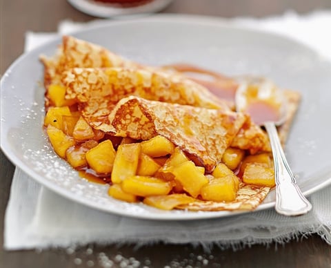 Crêpes aux Pommes et Caramel au Beurre Salé
