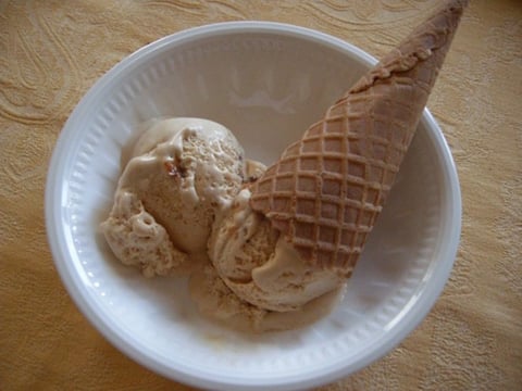 CRÈME GLACÉE À LA BANANE ET SA CONFITURE DU LAIT
