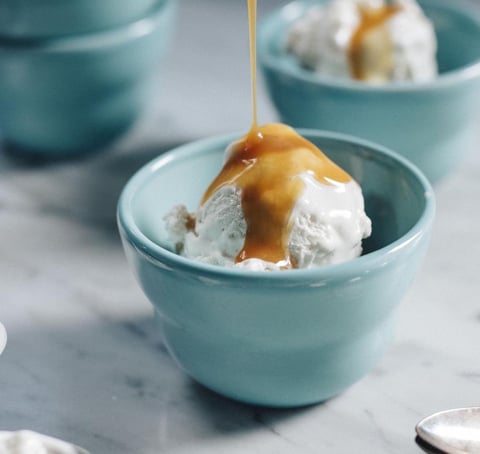 Crème Glacée au Brie D’ici, Sauce Caramel à L’érable