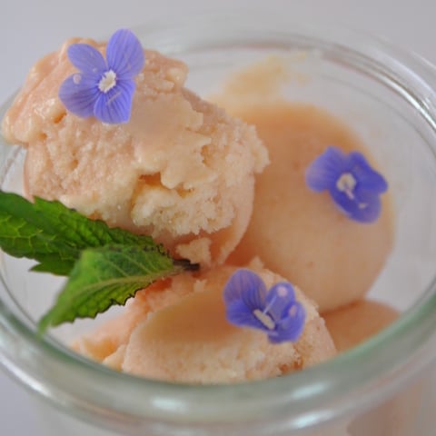 Crème Glacée aux Pêches de Vigne