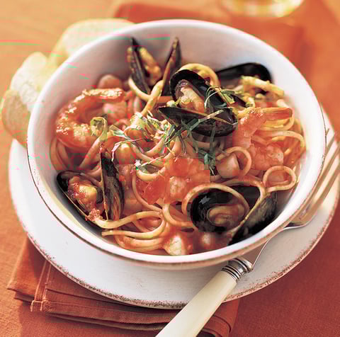 Crevettes, Moules et Pétoncles dans une Sauce Tomate