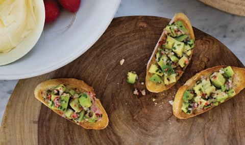 Crostini à L’avocat et au Radis