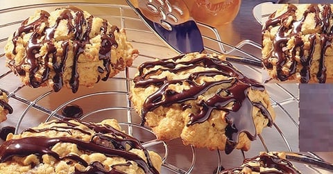 CRUMPETS AU CHOCOLAT ET AU BEURRE D’ARACHIDES