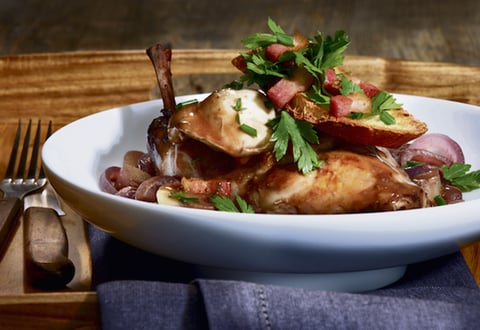 Cuisses de Lapin Braisées au Vin Rouge