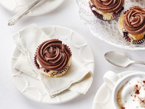 CUPCAKES AUX BLEUETS ET AU CHOCOLAT