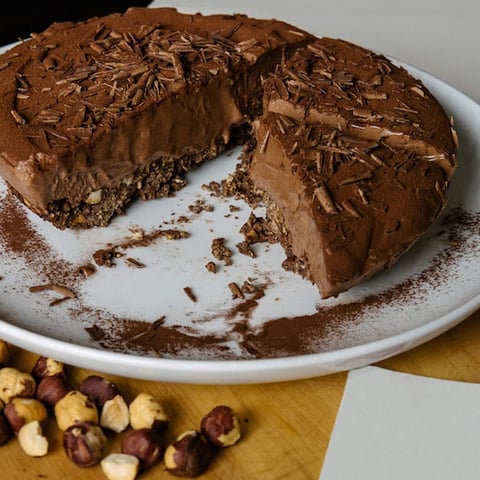 Dessert Semi-Glacé au Chocolat et à la Noisette dans une Croûte Chocolatée à la Cannelle et aux Céréales All-Bran*