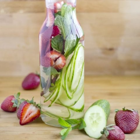 Detox Water Fraise Concombre