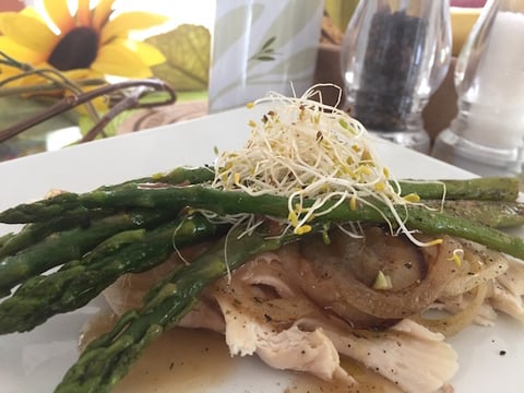 Dinde Sauce Brune et Asperges