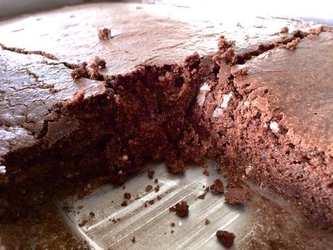 DU YAOURT GREC ET DES GRAINES DE CHIA DANS MON GÂTEAU AU CHOCOLAT (SANS GLUTEN)