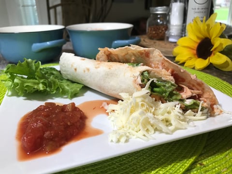 Fajitas au Poulet et Légumes Sautés