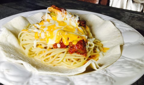 Fajitas Sauce à Spaghetti et Poulet Farci Bacon