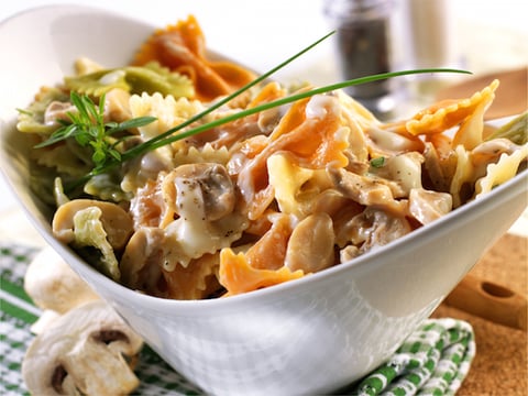Farfalles Tricolores aux Champignons et au Fromage