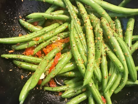Fèves Vertes et Poivrons Marinés