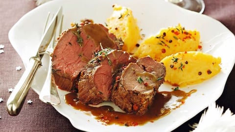Filet de Chevreuil au Jus D'érable et Purée de Patates Douces