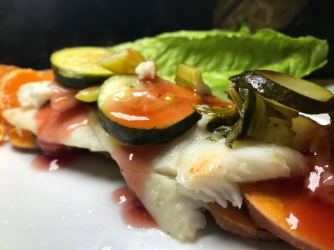 Filet de Sole avec Légumes et Sauce aux Cerises