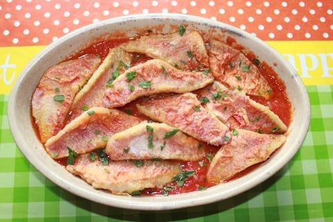 Filets de Rougets sur Lit de Tomates