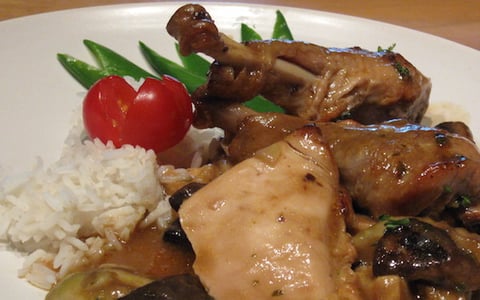 Fricassée de Pintade aux Artichauts et aux Champignons Portobello