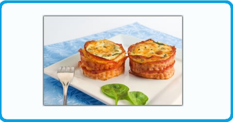 FRITATTA AUX ÉPINARDS DANS UN BOL DE BACON